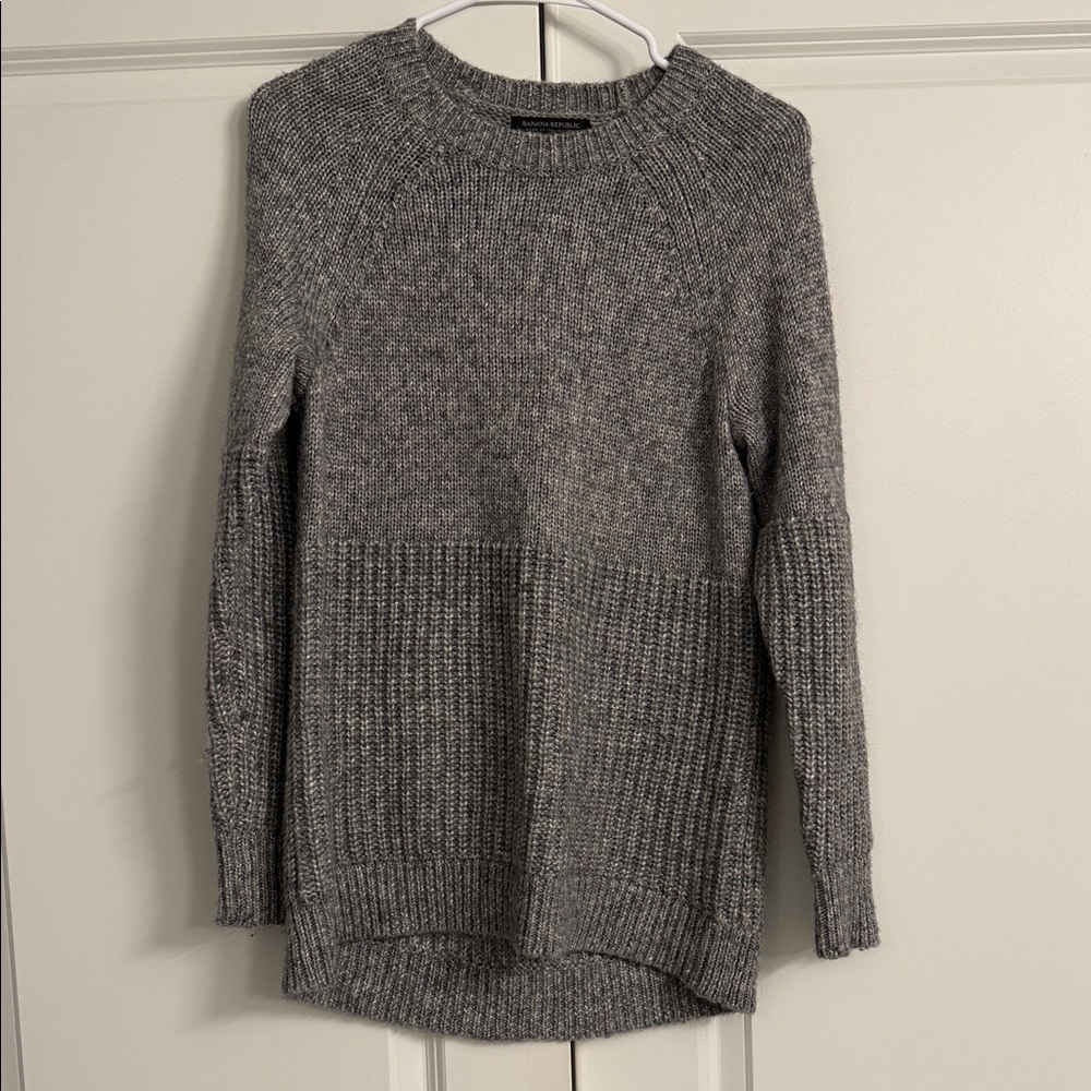 NWOT Banana Republic Italian Yarn Heather Gray Women's Sweater